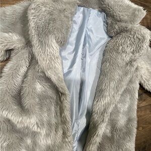 Women’s Faux Fur Coat / Jacket – Light Gray – Open Front – Soft Plush